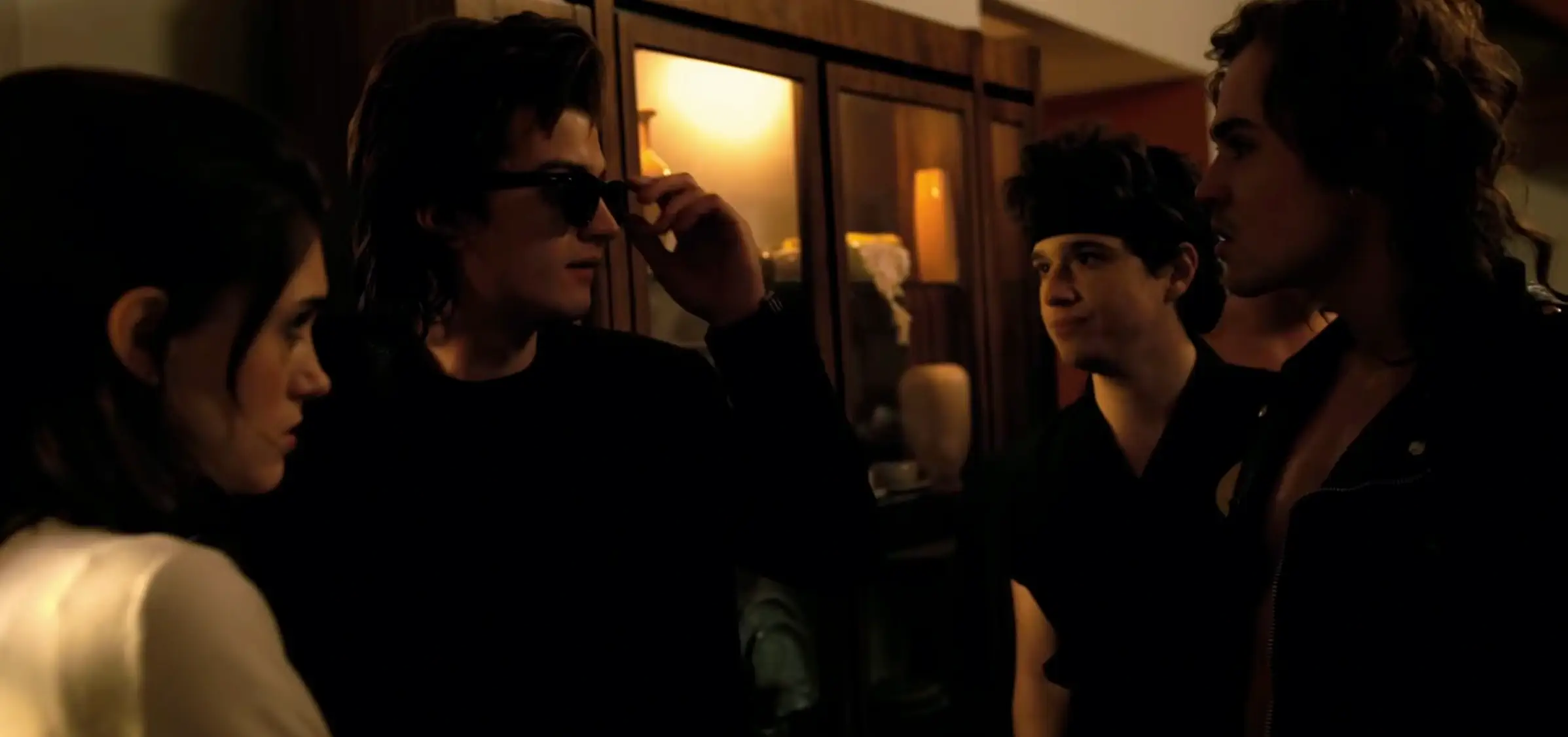 2 сезон 2 серия - Очень странные дела 2 сезон смотреть онлайн бесплатно в хорошем качестве